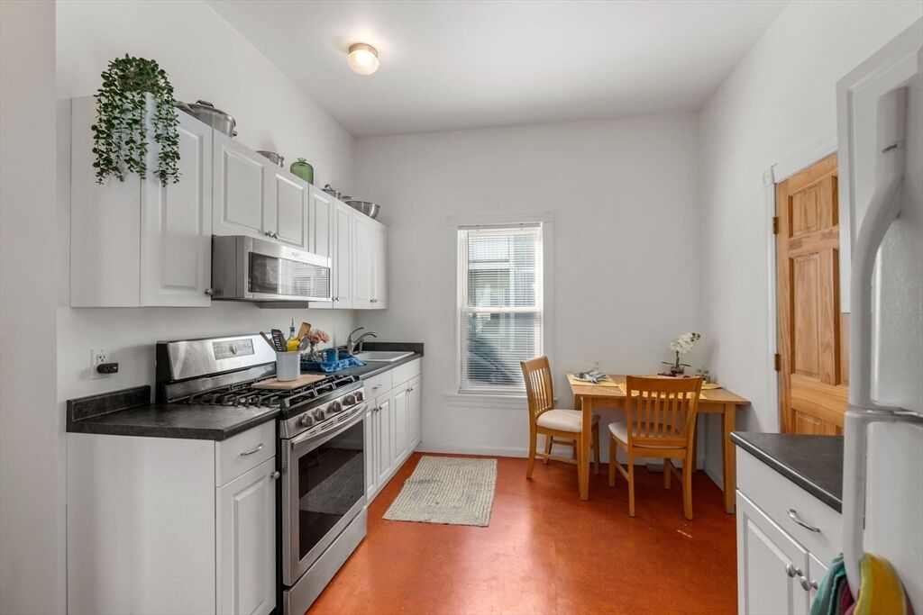 Property Photo:  32 Richardson St 1  MA 02145 