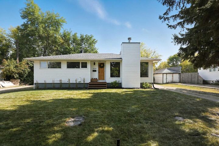3527 43 Avenue  Red Deer AB T4N 3B5 photo