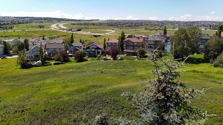 Property Photo: 122 Hidden Creek Heights NW AB T3A 6K9