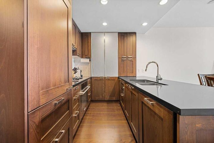 Property Photo:  222 Riverfront Avenue SW 812  AB T2P 0W3 