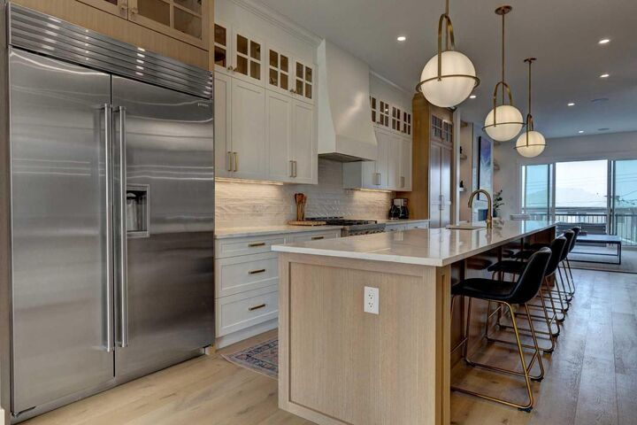 Photo de la propriété:  2420 30 Avenue SW  AB T2T 1R9 