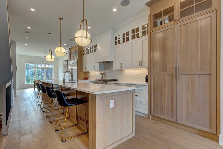 Property Photo:  2420 30 Avenue SW  AB T2T 1R9 