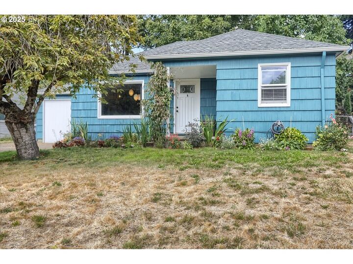 Property Photo:  9311 SE Alder St  OR 97216 