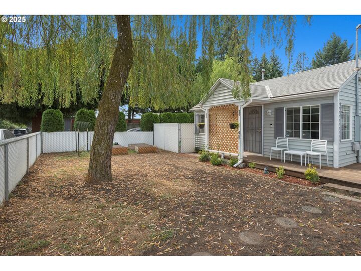 Property Photo: 401 NE 157th Ave OR 97230