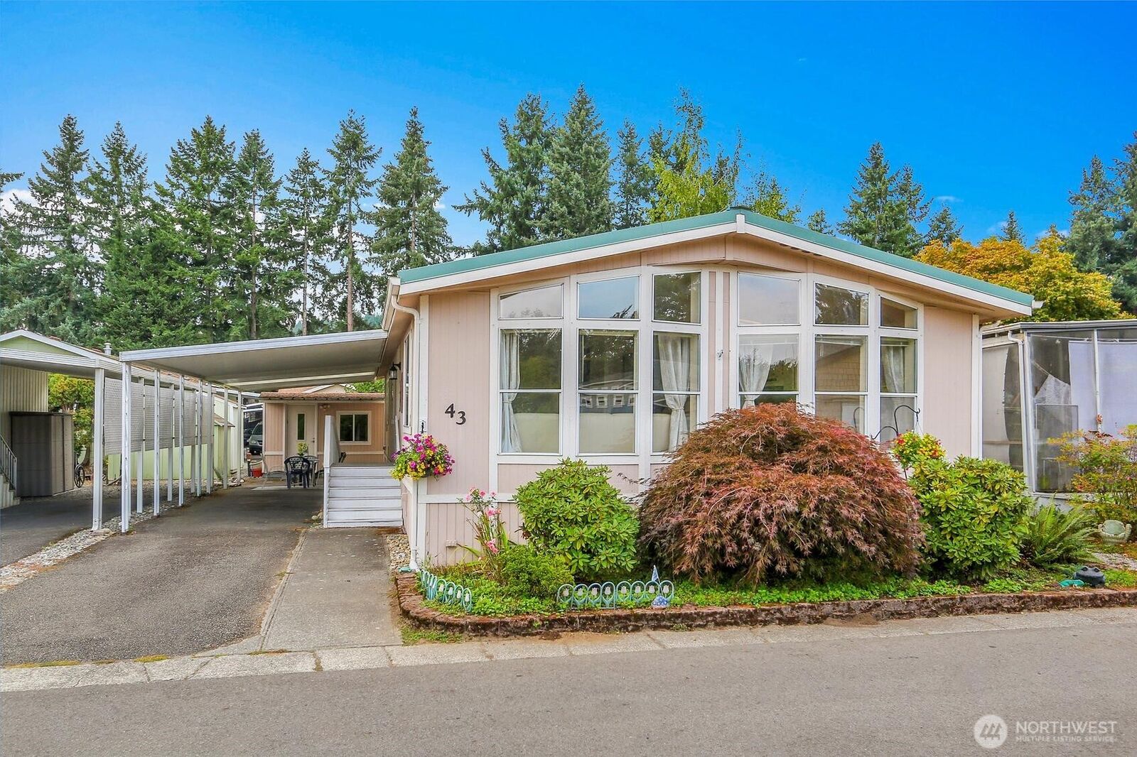 Property Photo: 18425 NE 95th Street 43 WA 98052