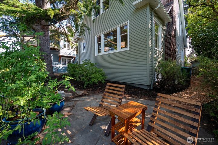 Property Photo: 6732 5th Avenue NW WA 98117
