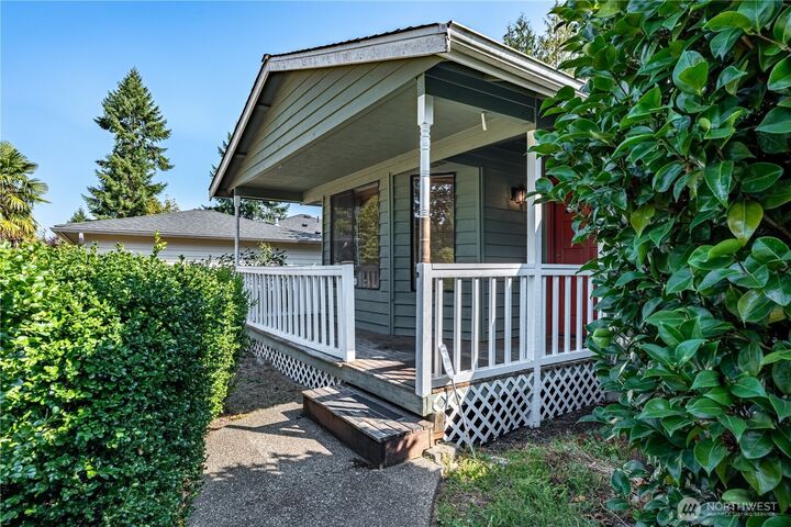 Property Photo:  2313  Lincoln Avenue SE  WA 98366