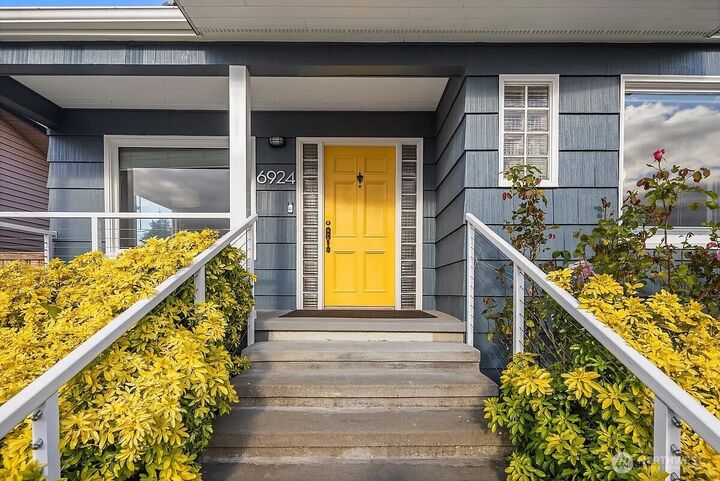 Property Photo:  6924  38th Avenue SW  WA 98126 