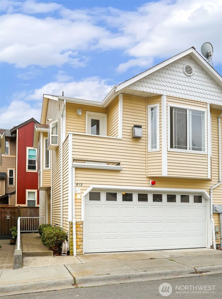 Property Photo: 821 N 145th Court 815 WA 98133
