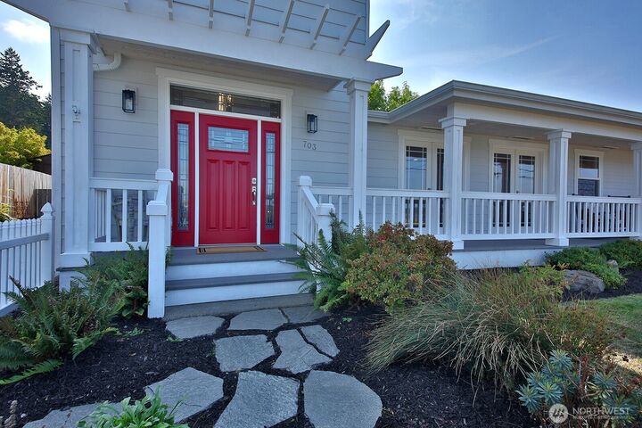 Property Photo:  703 NE 6th Street  WA 98239 