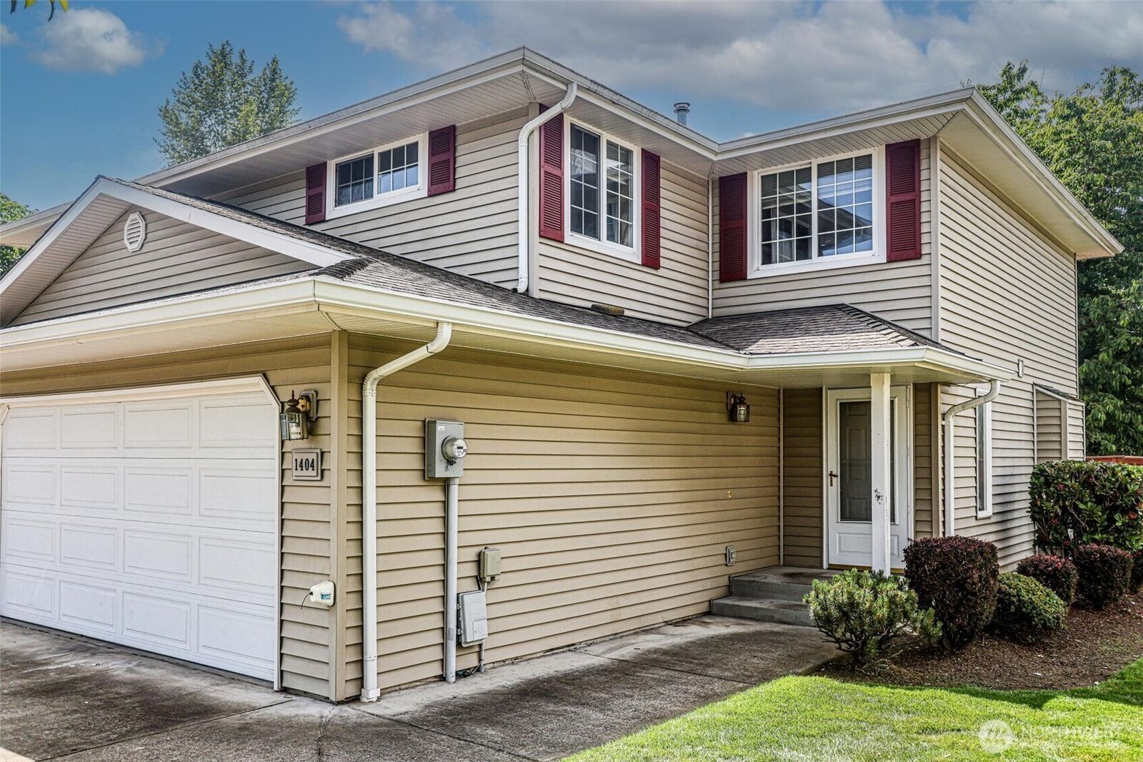 Property Photo:  1404  102nd Street E  WA 98445 