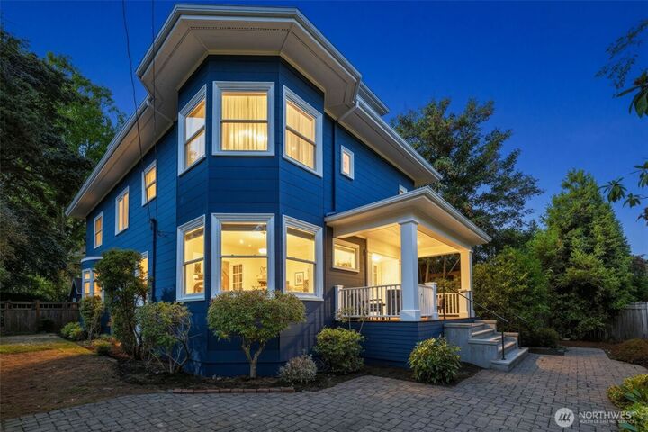 Property Photo:  803  15th Avenue E  WA 98112 