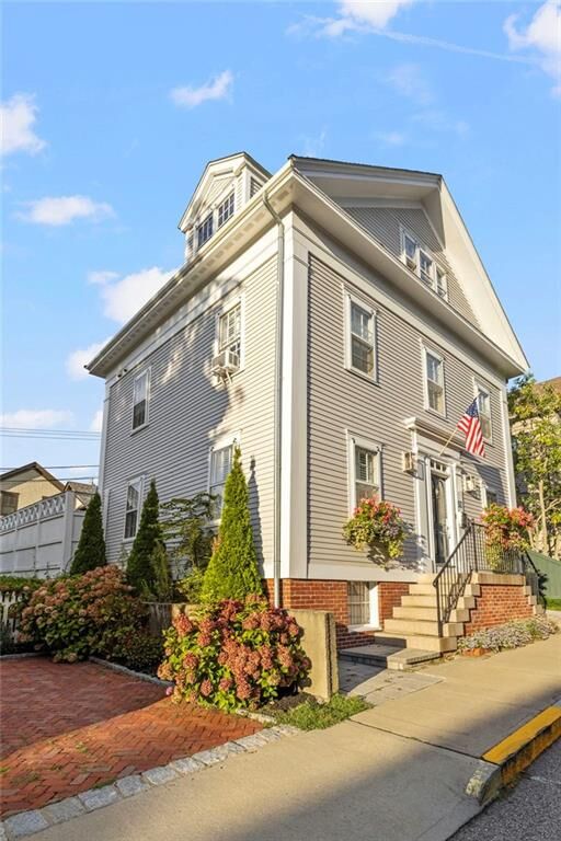 28 John Street  Newport RI 02840 photo