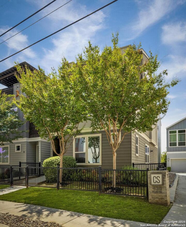 Property Photo:  430 N Clay St, 11  TX 78204 
