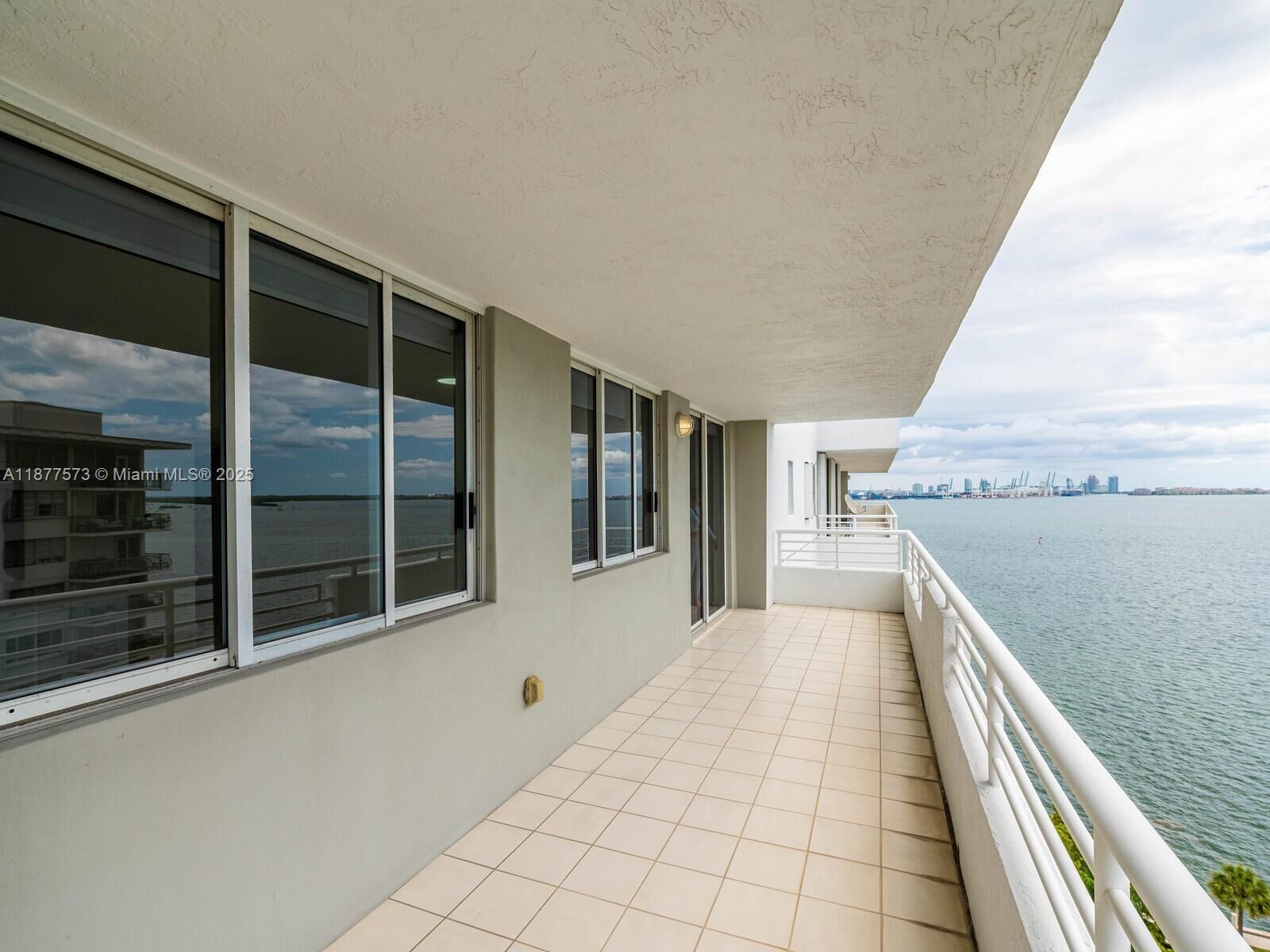 Property Photo: 1402 Brickell Bay Dr 1203 FL 33131