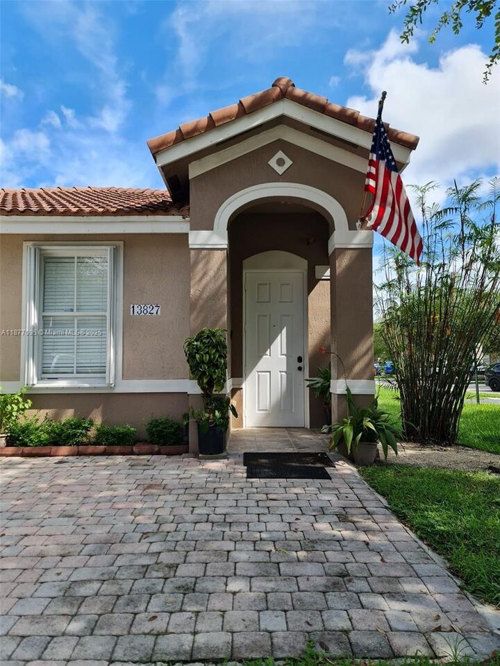 Property Photo: 13827 SW 274th Ter FL 33032