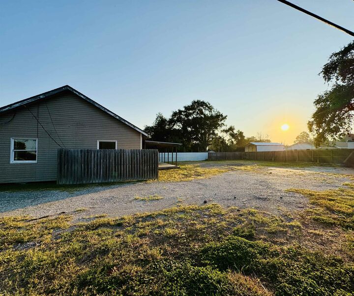 Property Photo: 2113 2nd St TX 77651