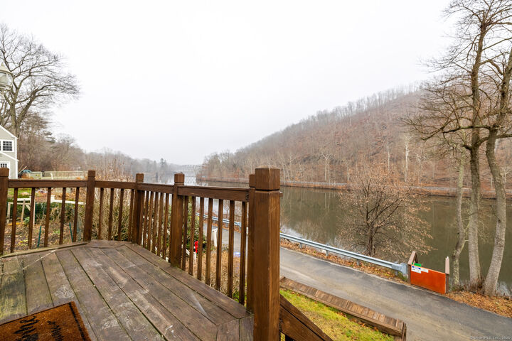 Property Photo:  