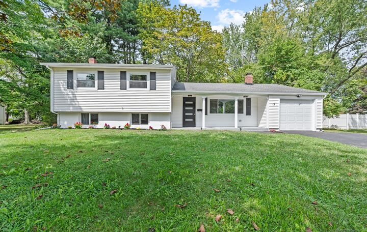 12 Banbury Lane  Bloomfield CT 06002 photo