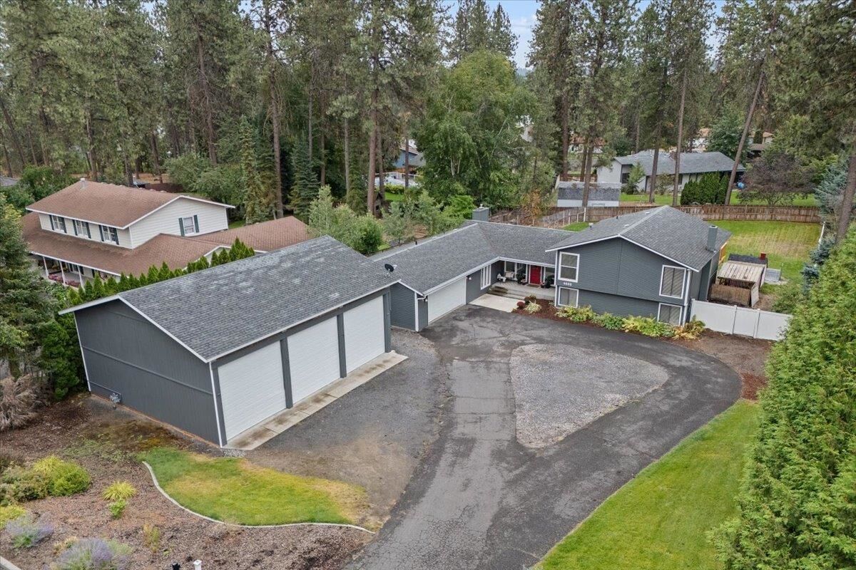 Property Photo:  4522 E Lane Park Rd  WA 99021 