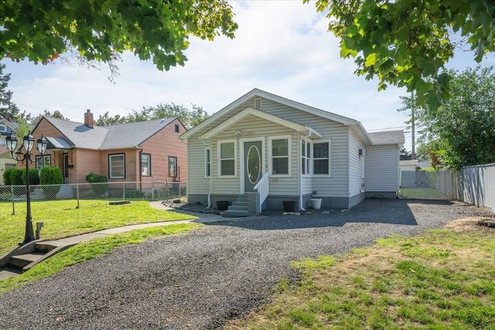 Property Photo:  1519 W Augusta St  WA 99205 