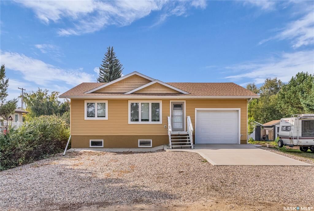 Property Photo: 520 Lunn Street SK S0K 0J0