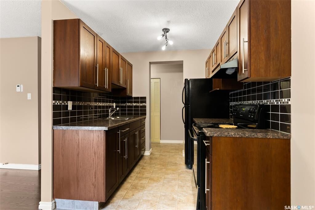 Property Photo:  1953 Garnet Street 6  SK S4T 2Z5 