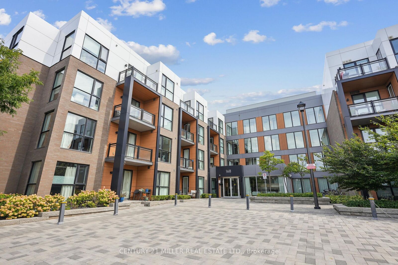 Photo de la propriété:  168 Sabina Drive 306  ON L6H 0W5