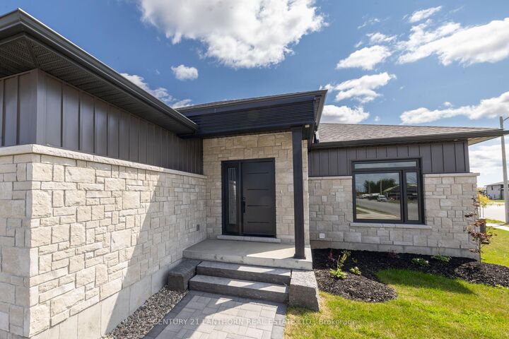 Property Photo:  60 Hastings Park Drive  ON K8P 0H7