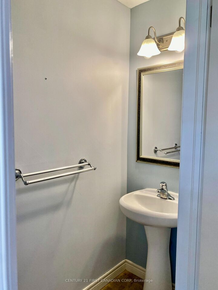 Property Photo: 1678 Blackmaple Crescent ON N5Y 6L6