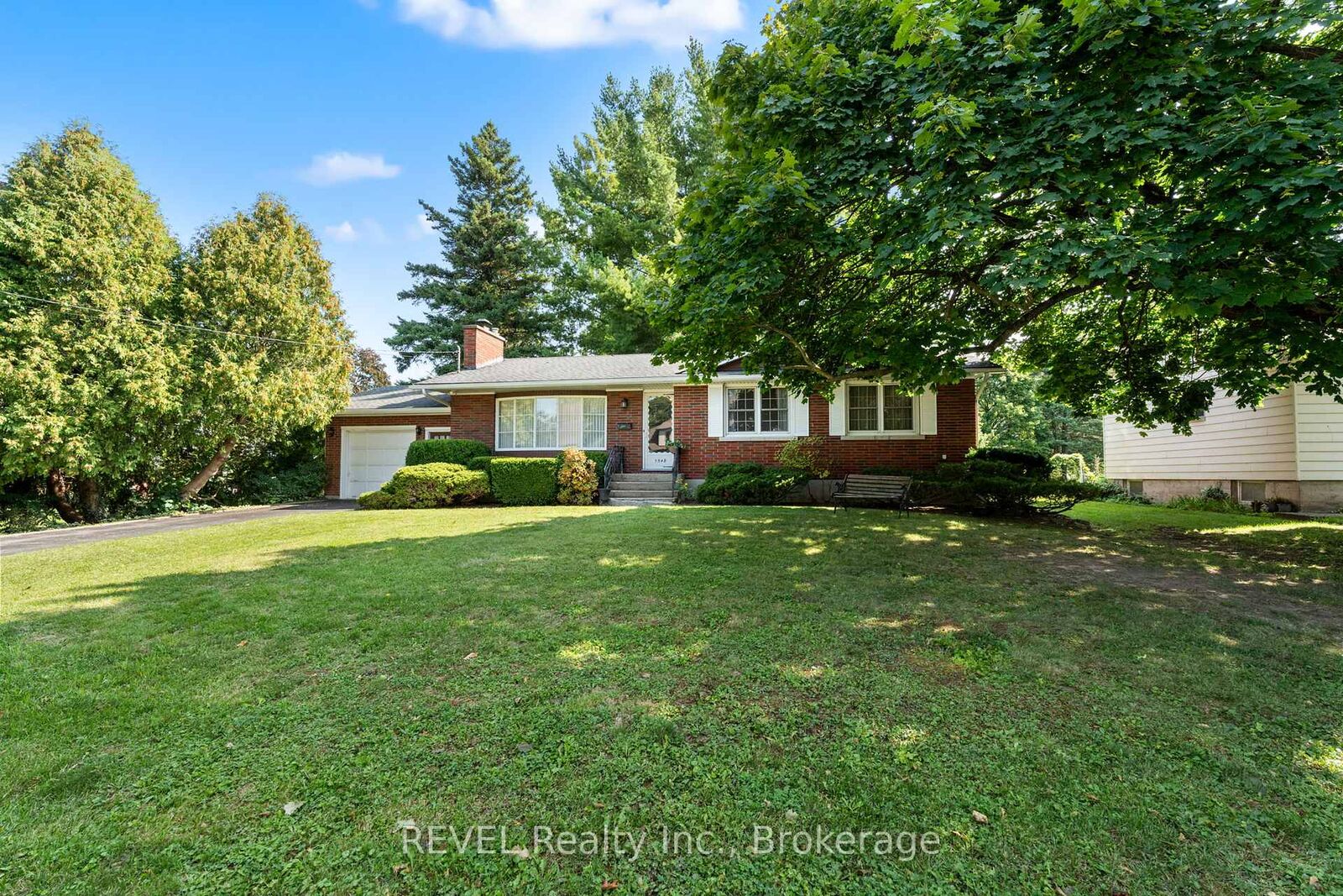 Photo de la propriété:  5548 Hodgson Avenue  ON L2H 1N4 