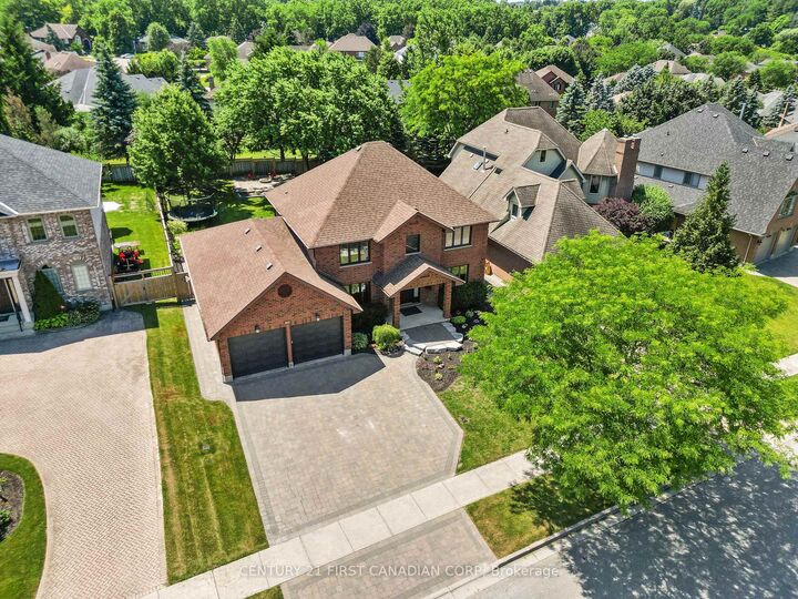 Property Photo: 512 Rosecliffe Terrace ON N6K 4H5