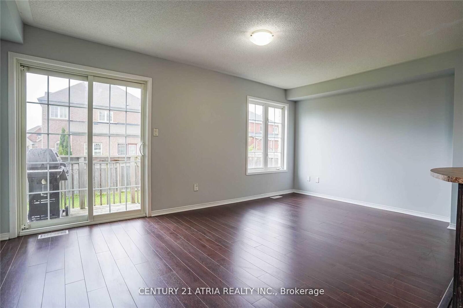 Property Photo:  1424 Rennie Street  ON L1K 0N8 