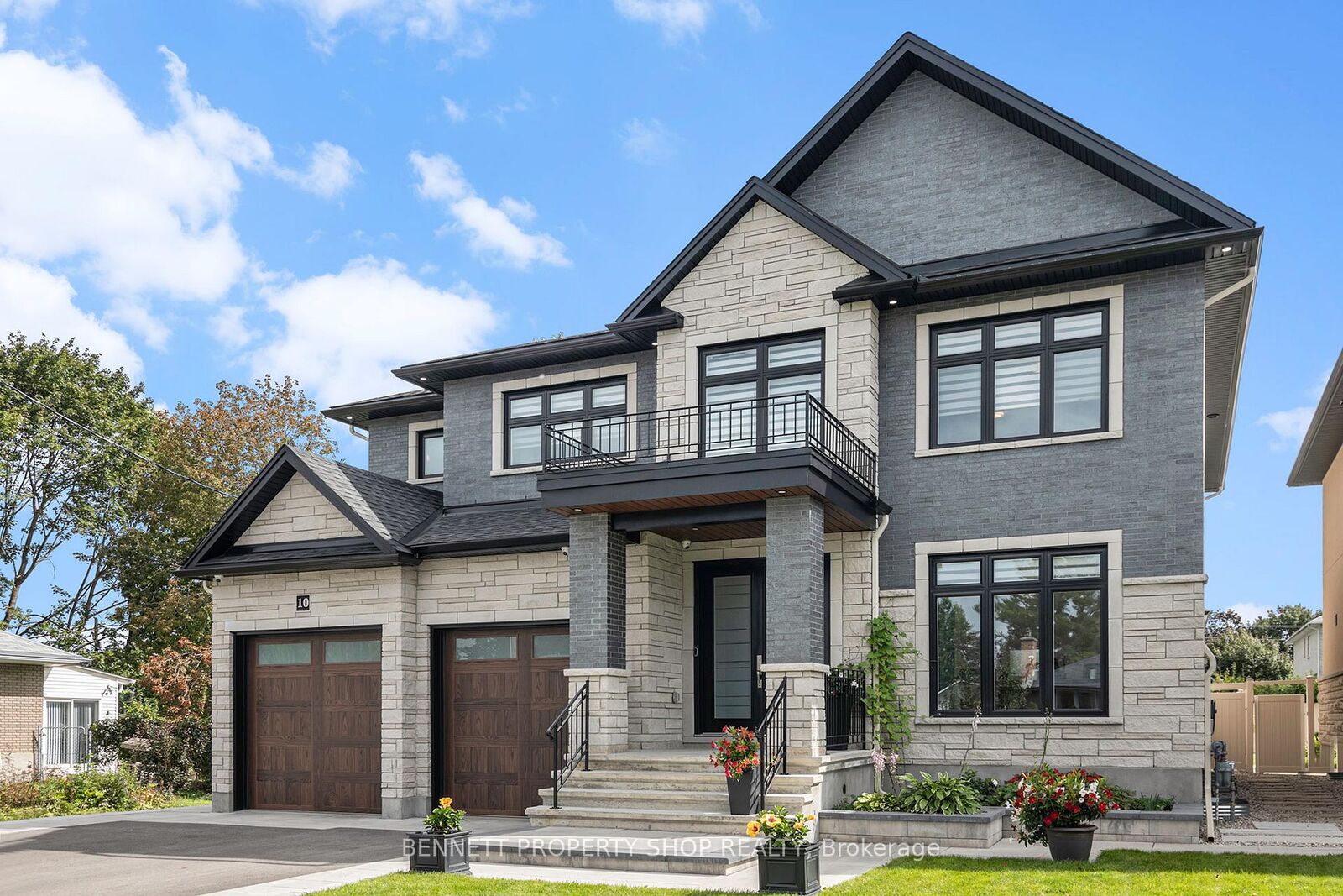 Property Photo:  10 Westwood Drive  ON K2G 2W7 