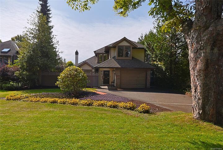 Property Photo:  2317 Windsor Rd  BC V8S 3E4 