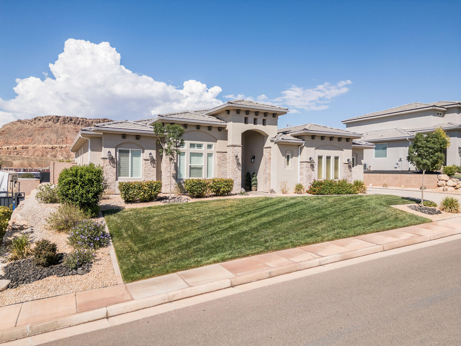 Property Photo:  1229 E Black Brush Dr  UT 84780 