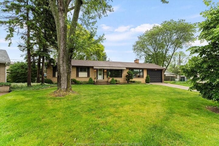 Property Photo:  1537 Cherrylawn Crescent  ON N9E 1P3 