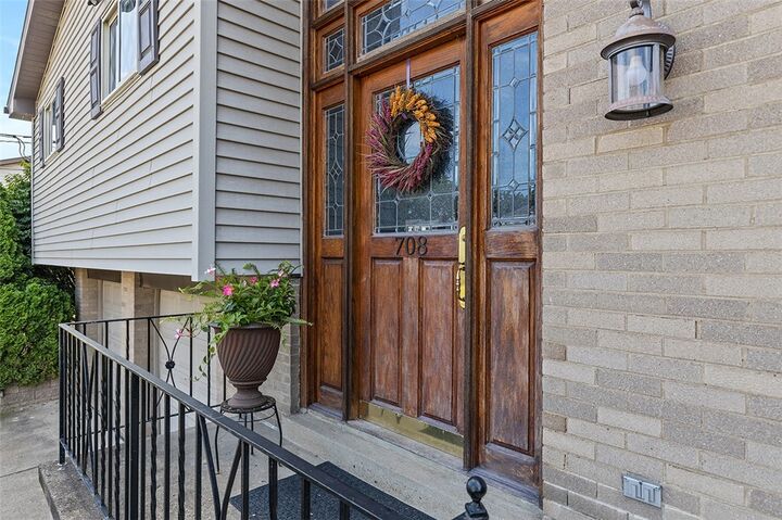 Property Photo: 708 Mica Dr PA 15101