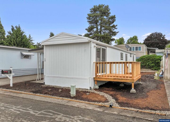 Property Photo: 4424 SE Roethe Rd 19 OR 97267