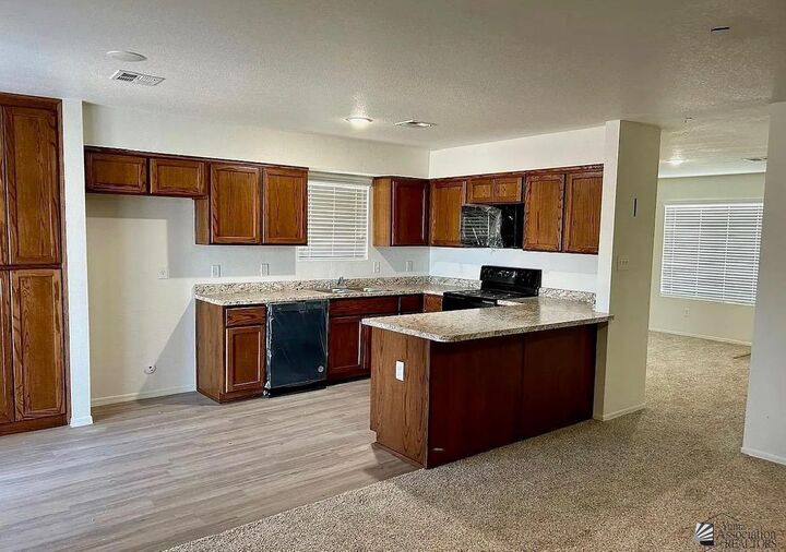 Property Photo: 7833 E 46 Pl AZ 85365
