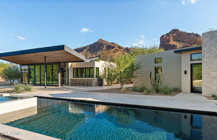 Property Photo: 6135 N 51st Place AZ 85253