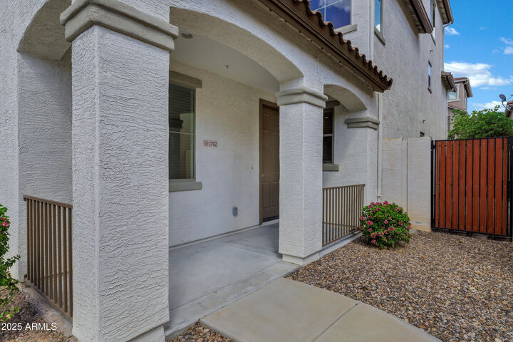 Property Photo: 1702 E Joseph Way AZ 85295