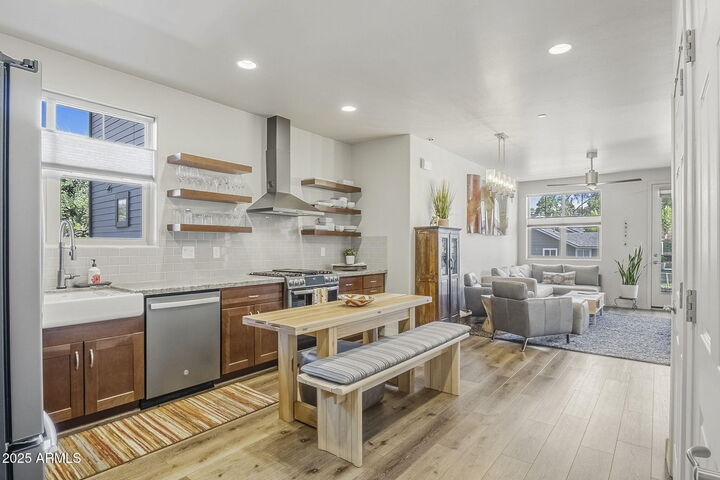 Property Photo:  19 W Dale Avenue 202  AZ 86001 