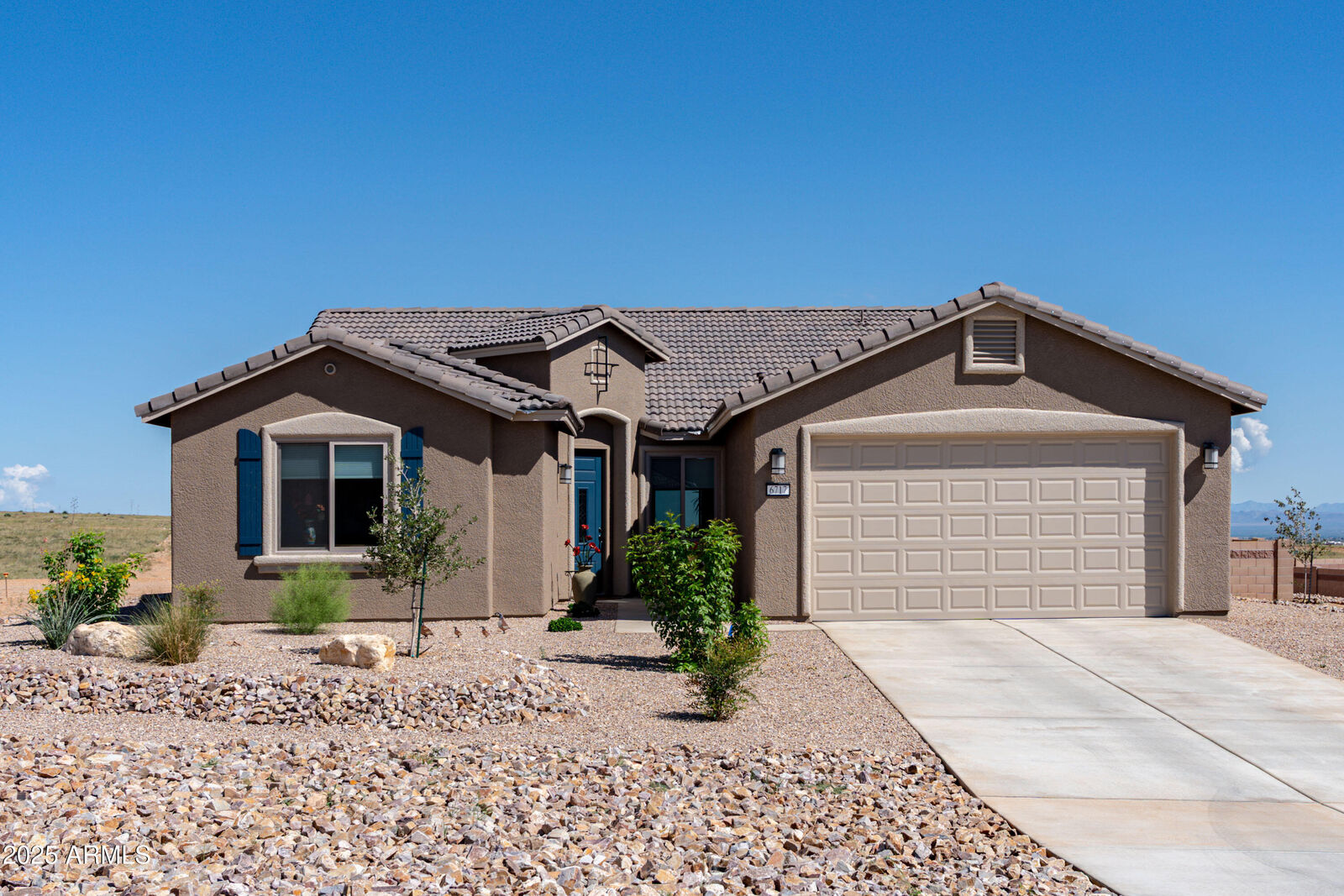 Property Photo:  6717 E Vaquero Circle  AZ 85615 