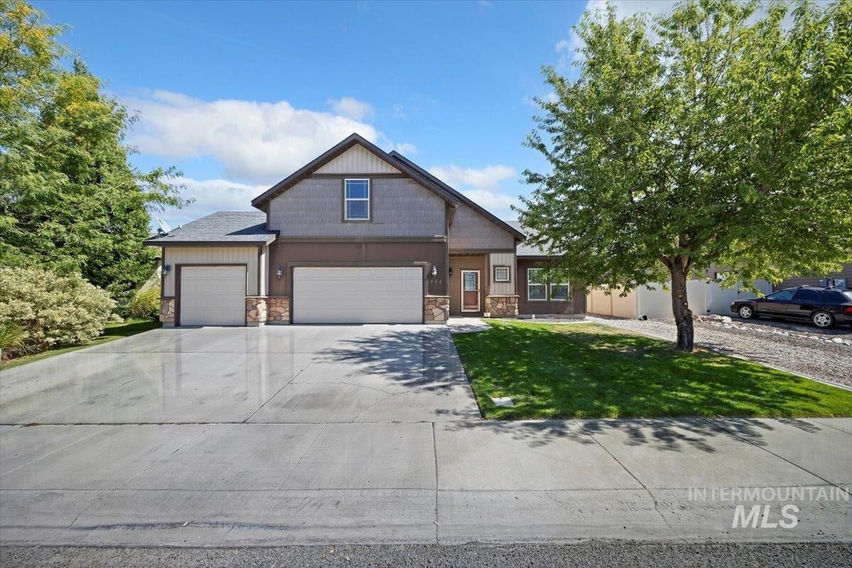 Property Photo:  938 Starlight Loop  ID 83301 