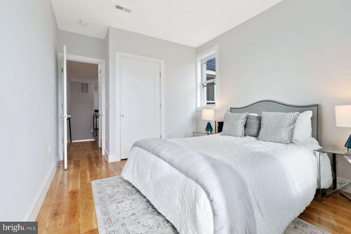 Property Photo:  1023 Florida Avenue NE  DC 20002 