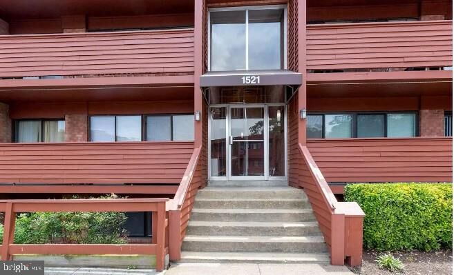 Property Photo:  1521 S George Mason Drive 1  VA 22204 