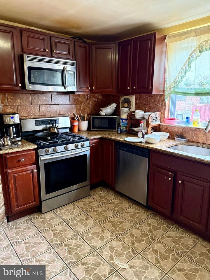 Property Photo: 6008 Alma Street PA 19149
