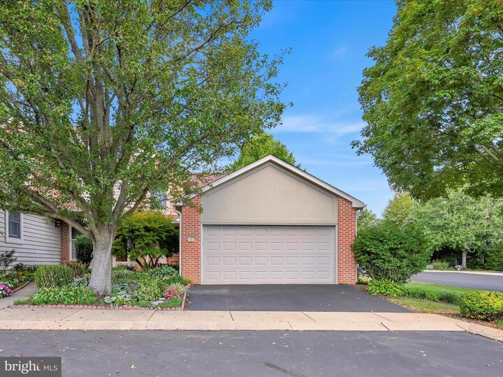 1 Cardiff Court  Lititz PA 17543 photo