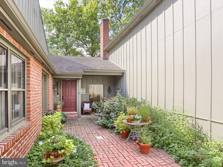 Property Photo: 1165 Wicklow Court PA 17036